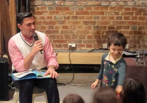 Alexandru Ciucu le-a citit copiilor „Croitoraşul cel viteaz"