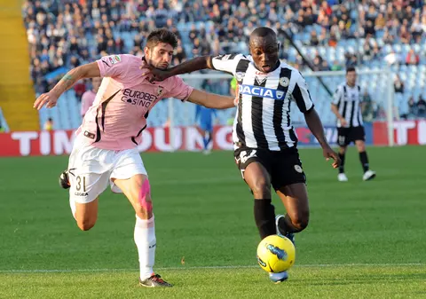 Colegul lui Torje prins beat la volan în Italia! Iubita româncă a vrut să dea şpagă 50 de euro!