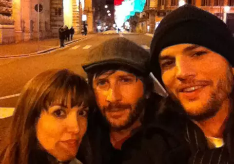 Ashton Kutcher iubește din nou! Pe cine? O italiancă leită Demi Moore