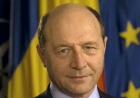Băsescu acuză UDMR că blochează reformarea statului şi din teamă nu promovează Legea sănătăţii 