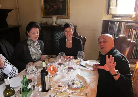Benone Sinulescu şi Elisabeta Turcu au dat un recital inedit într-un castel vechi de 2.100 de ani