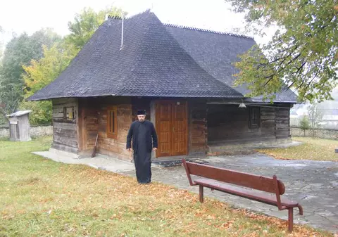 Biserică veche de 300 de ani, lăsată în plata Domnului, din lipsă de fonduri