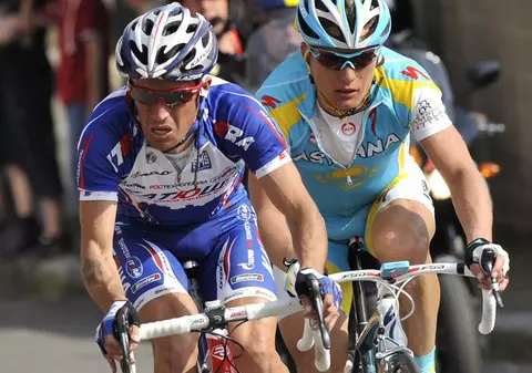Blat în ciclism! Vinokourov e acuzat că “a cumpărat” cu 100.000 de euro, de la rusul Kolobnev, cursa Liège-Bastogne-Liège 2010