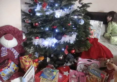 Uite ce cadouri a primit fetiţa Denisei Nechifor | FOTO