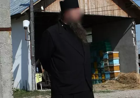 Îngrozitor! Un călugăr şi-a omorât mama cu pompa de la bicicletă