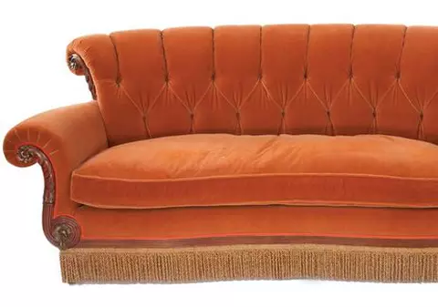 Vrei să ai în casă canapeaua din serialul "Friends"? Află ce trebuie să faci!