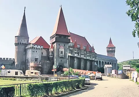 Castelul Corvinilor va fi restaurat cu fonduri europene