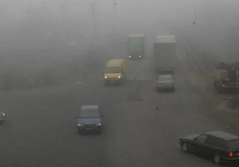 Circulaţie în condiţii de ceaţă pe mai multe drumuri din ţară