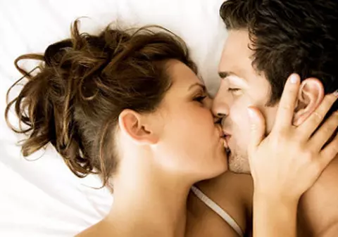 14 ani m-a curtat până să mă seducă