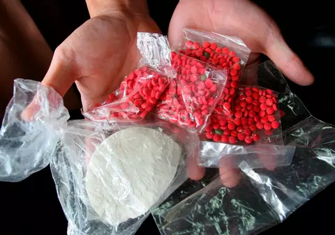 Patru români, arestați la Dublin pentru trafic de stupefiante. Află cum transportau drogurile