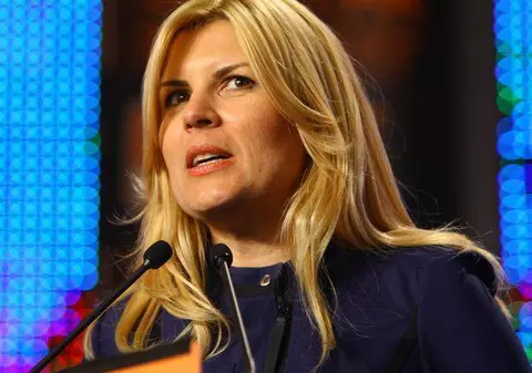 Află care sunt scriitorii preferaţi ai Elenei Udrea