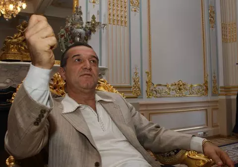 Gigi Becali a băut şampanie cu jucătorii