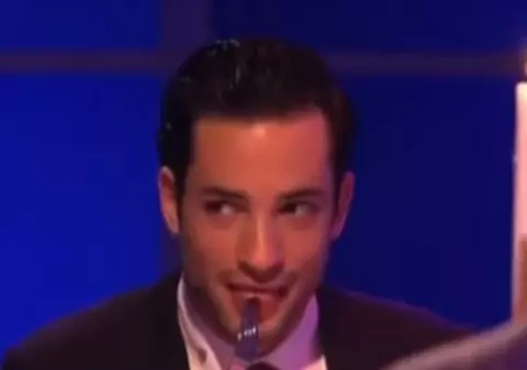 Dezgustător! Uite cum au mâncat în direct, la tv, carne de om! VIDEO