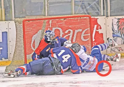 Jucătorii de la HSC Miercurea-Ciuc, care alcătuiesc osatura naţionalei de hochei a României, i-au umilit pe stelişti (8-0)