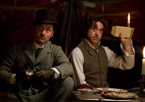 Sherlock Holmes dansează pe muzică lăutărească, la cinema