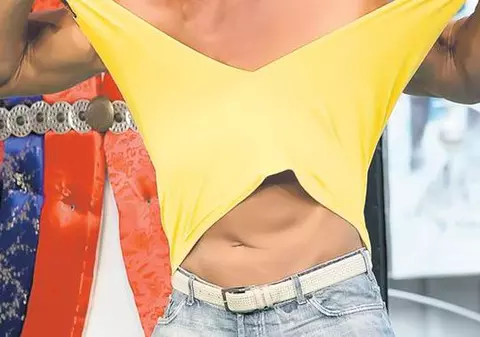 America a înlemnit! Unul dintre simbolurile masculinităţii e homosexual