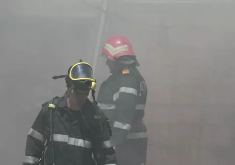 O casă din chirpici din Sibiu a luat foc! Bilanțul: trei copii morți 