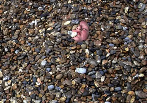 Terifiant! Și-a îngropat iubita de vie