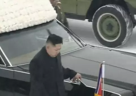 Nord-coreenii s-au isterizat în fața sicriului dictatorului Kim Jong-il | VIDEO