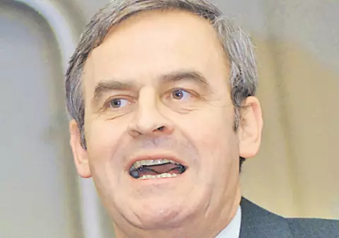 László Tökés i-a enervat pe cititorii Libertăţii: «Este inadmisibil să facă astfel de declaraţii de Ziua Naţională»
