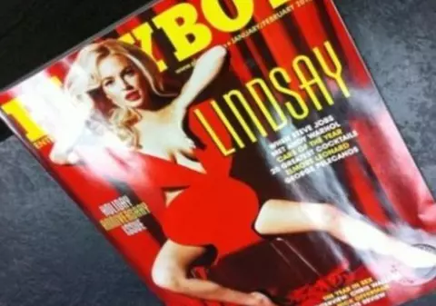 Hugh Hefner e disperat! Un atac pe internet îl forţează să ia o decizie la care nici nu se gândise