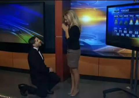 Asta nu a putut prognoza! Uite cum a fost cerută în căsătorie o fată de la meteo | VIDEO