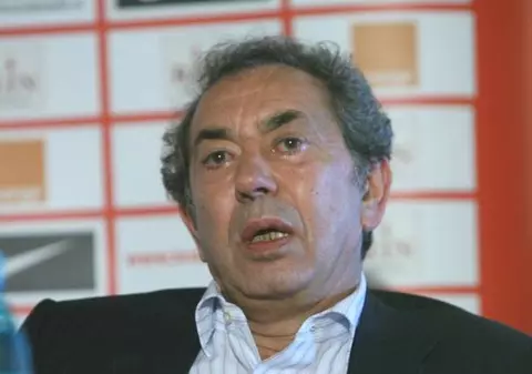 Galeria ”alb-roşilor” acuză: Borcea şi Badea au furat 40 de milioane de euro de la Dinamo!