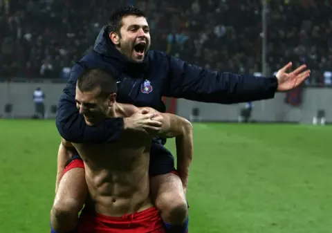 Gigi, du-i pe toţi la femei!