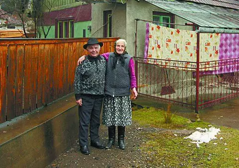 Tatăl lui Emil Boc a suferit o comoţie cerebrală. Premierul se află la Cluj-Napoca