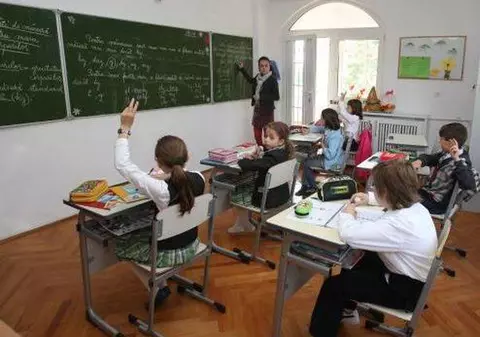 Eşti profesor şi îţi baţi elevii? 2.500 de lei amendă!