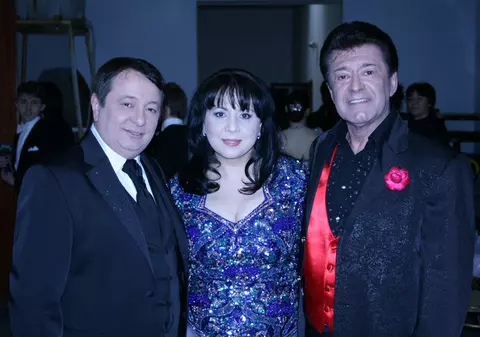 Album cu poeziile lui Adrian Păunescu