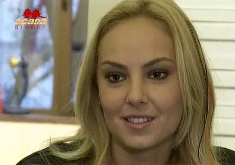 Roxana Ionescu își pune tatăl să-i spele și să-i calce lenjeria: "E expert"