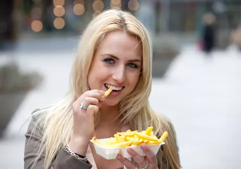 4 lucruri care te împiedică să slăbeşti atunci când ţii dietă