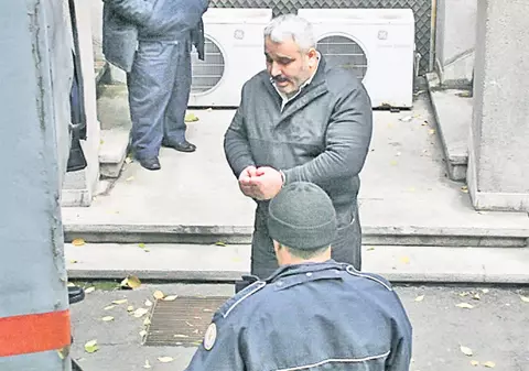 Sile Cămătaru făcea afaceri la telefon din celula de la Jilava