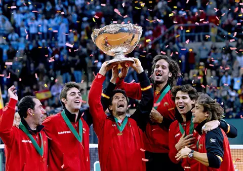 Spaniolii au luat ”Salatiera”