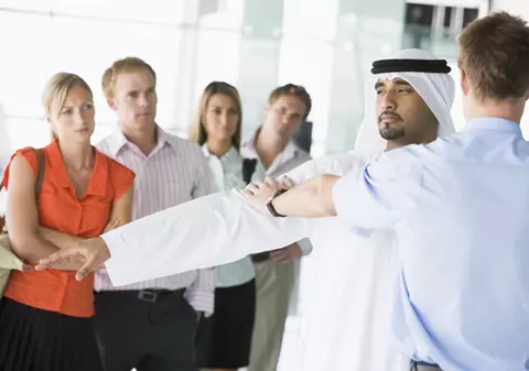 Colabora cu Al-Qaeda, aducând teroriști în România!