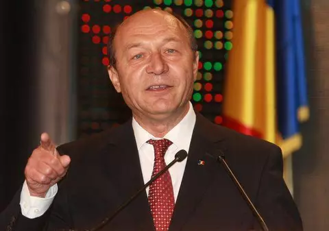 Preşedintele Băsescu a ajuns la Predeal, unde îşi va petrece Revelionul