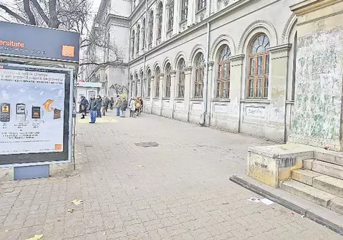 Au dispărut anticarii de la Universitate. Vânzătorii de cărți au fost săltați de polițiștii locali