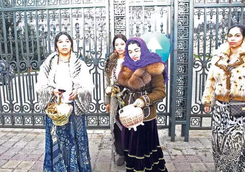 Păun, ameninţat că «i se leagă gura» cu apă descântată!