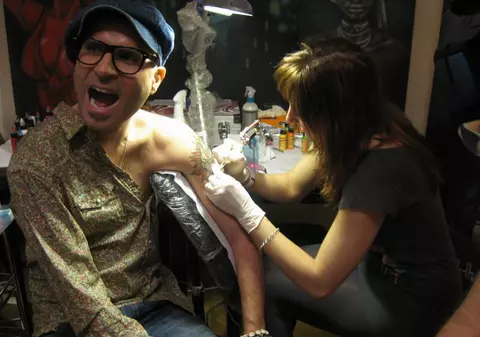 Mircea Zara a avut parte de un tatuator neîndemânatic. I-a greşit desenul!