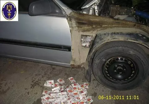 Cum încearcă traficanţii să-i păcălească pe poliţiştii de frontieră? Ascund mii de ţigări în bordul şi în pragurile maşinilor