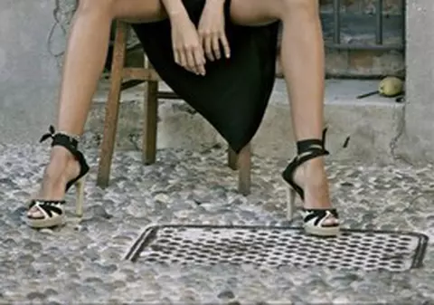 Vogue Italia: Mădălina Ghenea are farmecul mediteranean al Sophiei Loren şi privirea Angelinei Jolie | FOTO