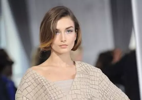 O româncă face senzaţie pe podiumurile internaţionale. A apărut în defilarea de la Chanel şi Dior! FOTO