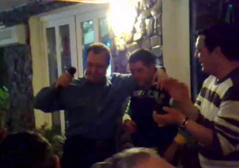 Chef de chef cu un deputat! Iată-l cum le ia pâinea de la gură maneliştilor! FOTO & VIDEO