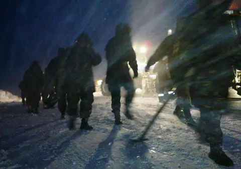 Dan Schneider, prins în nămeţi 24 de ore, în timp ce era dus acasă de echipa Libertatea: „Se întoarce naufragiatul acasă!”