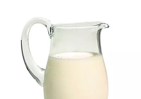 Îi dai copilului să bea în fiecare zi şi habar n-ai de minciuna din raft! "Mare parte din laptele din magazine nu e natural, e din lapte praf"