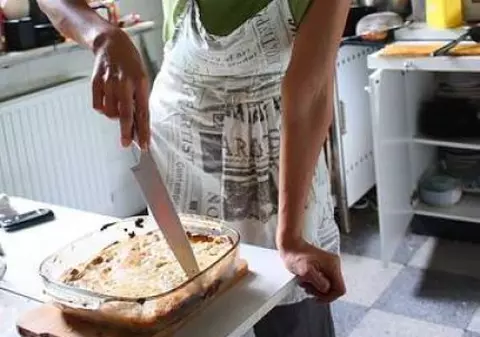 Dana Rogoz experimentează în bucătărie. Ultima reţetă: paste cu vodcă!