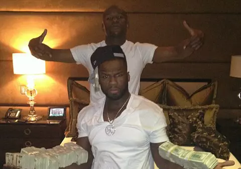 Cât de penibil! 50 Cent şi-a pus poze de cocalar pe Twitter | FOTO