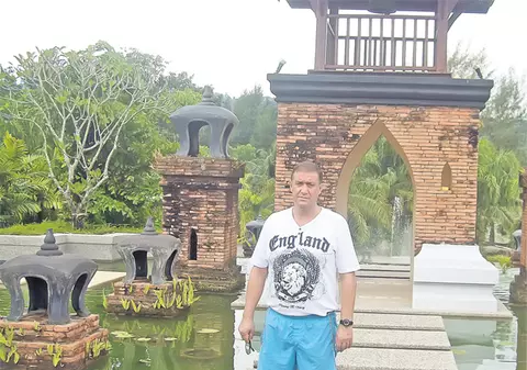 Fostul mare internațional Rodion Cămătaru îşi «trage» casă în Thailanda