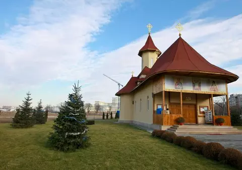 Au făcut biserică în şantierul Catedralei Neamului
